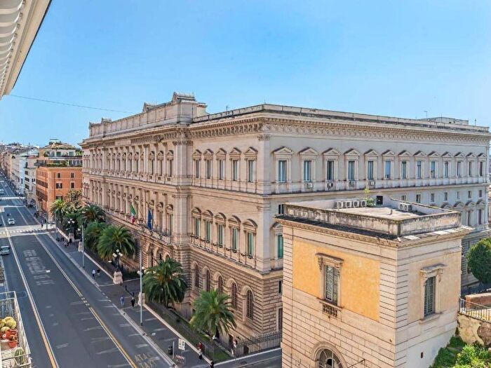 Appartamento trilocale in affitto in Monti, Roma