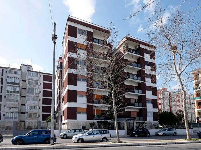 Appartamento quadrilocale in vendita in Via Peucetia, Bari