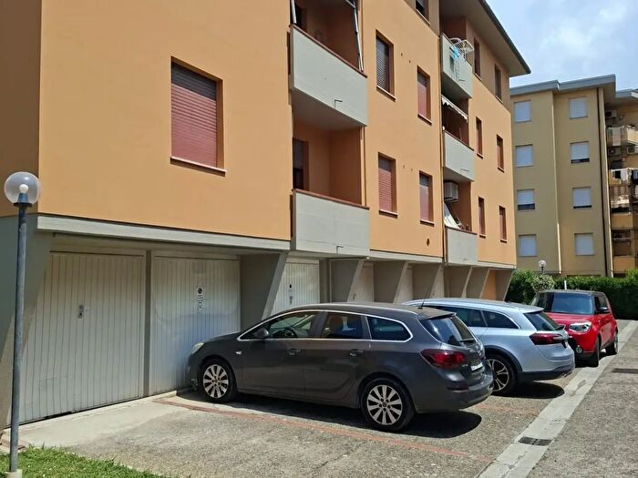 Appartamento con 5 locali in vendita in Cascina