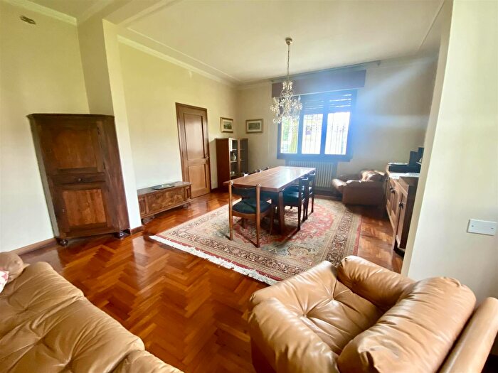 Casa con 11 locali in vendita in Moglia