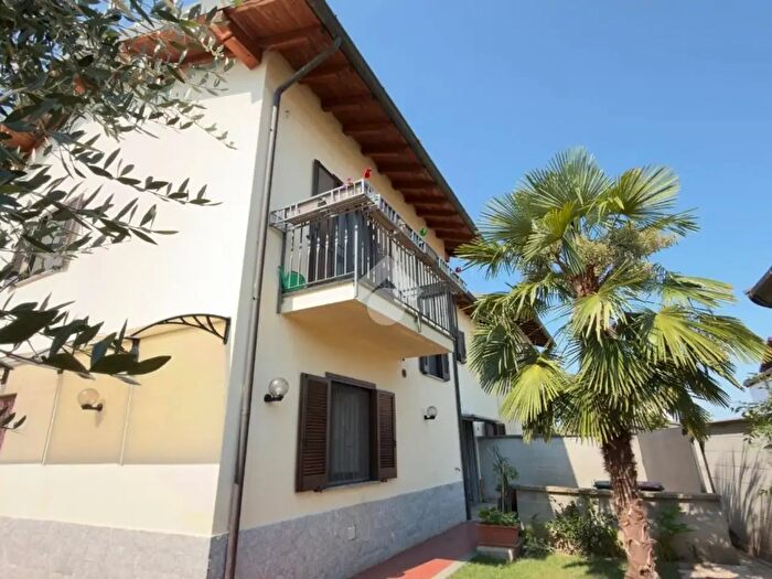 Casa quadrilocale in vendita in Via Cavone, Gambolo'