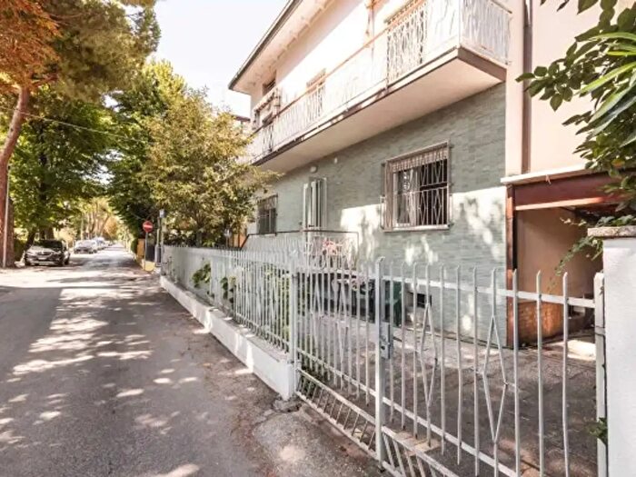 Appartamento con 5 locali in vendita in Viale Vincenzo Monti, Riccione
