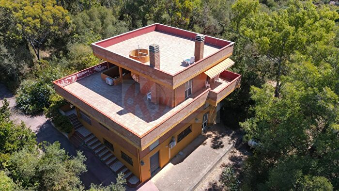 Casa con 7 locali in vendita in Strada Vicinale SantAnatolia, Sassari