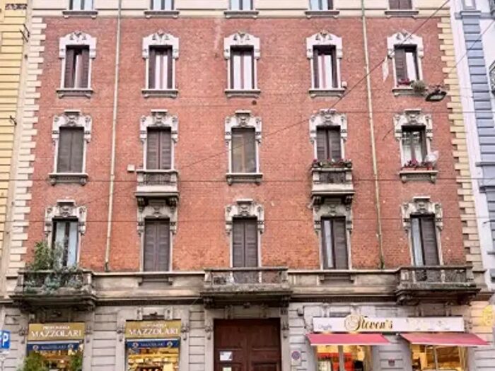 Appartamento trilocale in vendita in Via Carlo Farini, Milano