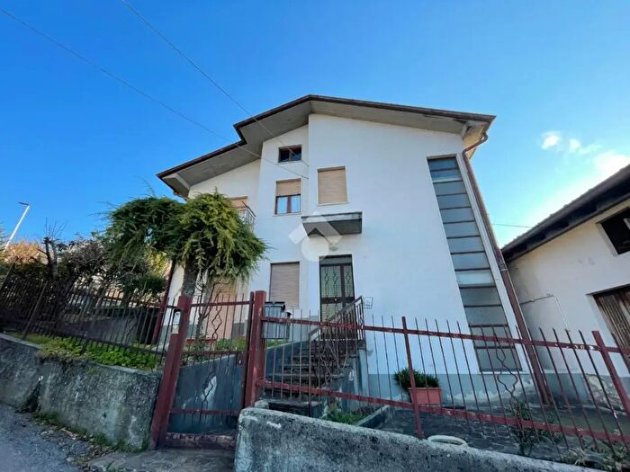 Appartamento trilocale in vendita in Via Monte Cassino, Sorisole