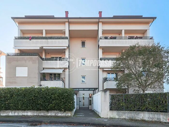 Appartamento trilocale in vendita in Via Foglia, Rimini