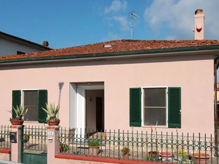 Casa con 7 locali in vendita in Capannoli