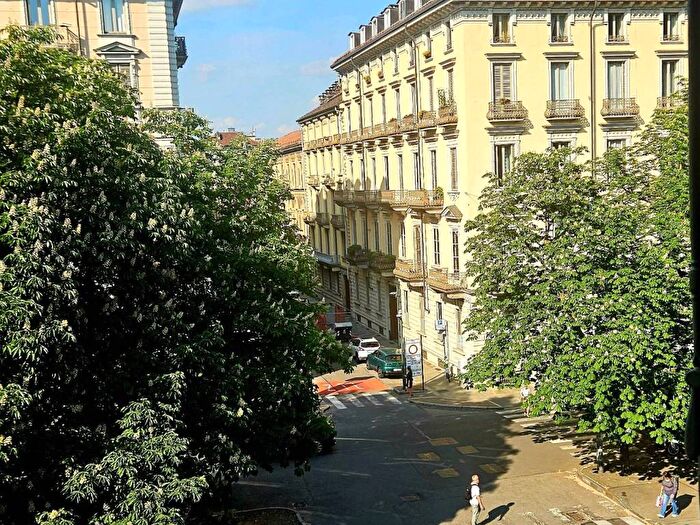 Appartamento bilocale in affitto in Corso Giacomo Matteotti, Piazza Solferino, Torino