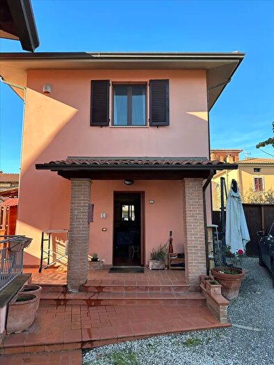 Casa con 6 locali in vendita in Via Lazio, Castiglione Del Lago