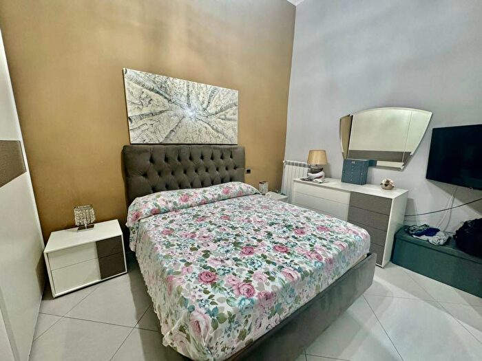 Appartamento quadrilocale in vendita in Via dei Vergini, Sanità, Napoli