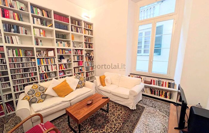 Appartamento con 6 locali in vendita in Via dei Giustiniani, Genova