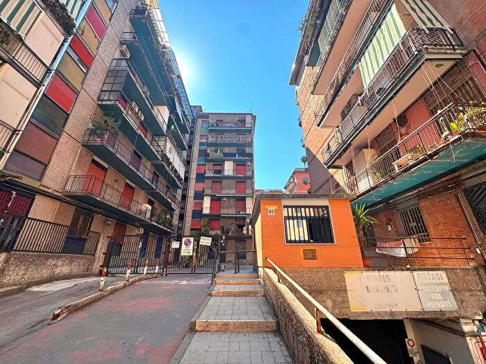 Appartamento quadrilocale in vendita in Via Campegna, Napoli