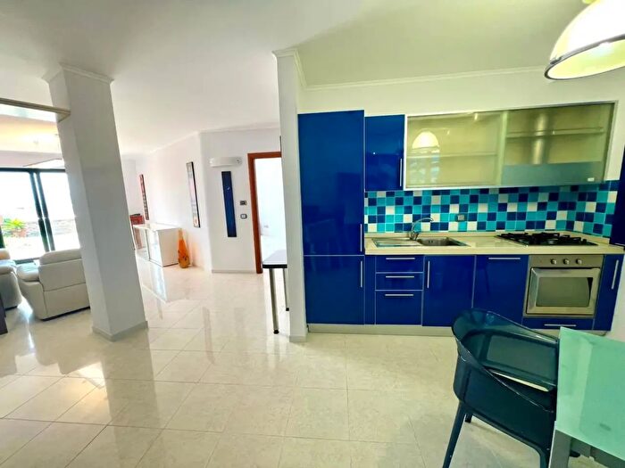 Appartamento bilocale in affitto in Via Camilla, Pozzuoli