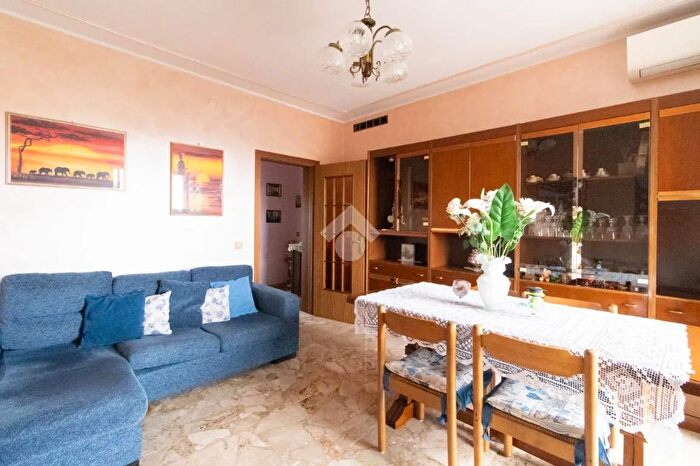 Appartamento quadrilocale in vendita in Via Nicola Fabrizi, Carpi