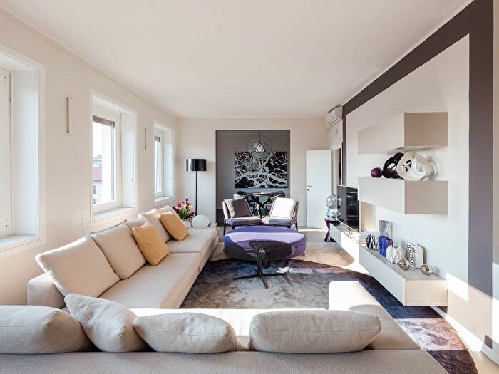 Casa con 5 locali in affitto in Via Carlo Pisacane, Piave Tricolore, Milano