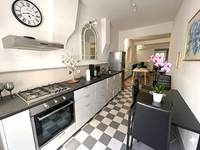 Appartamento trilocale in affitto in Via Maffia, Santo Spirito, Firenze