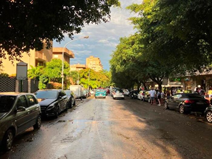 Appartamento trilocale in vendita in Via Eugenio lEmiro, Palermo