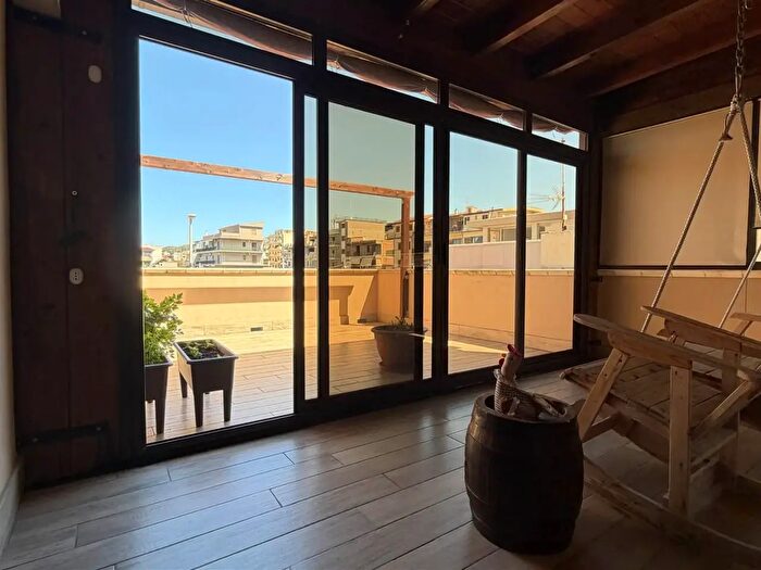 Casa con 11 locali in vendita in Via Reggio Campi II Tronco, Reggio Calabria