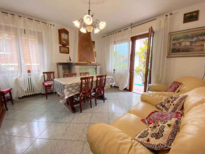 Appartamento con 5 locali in affitto in Viale Tito Speri, Abissinia, Riccione