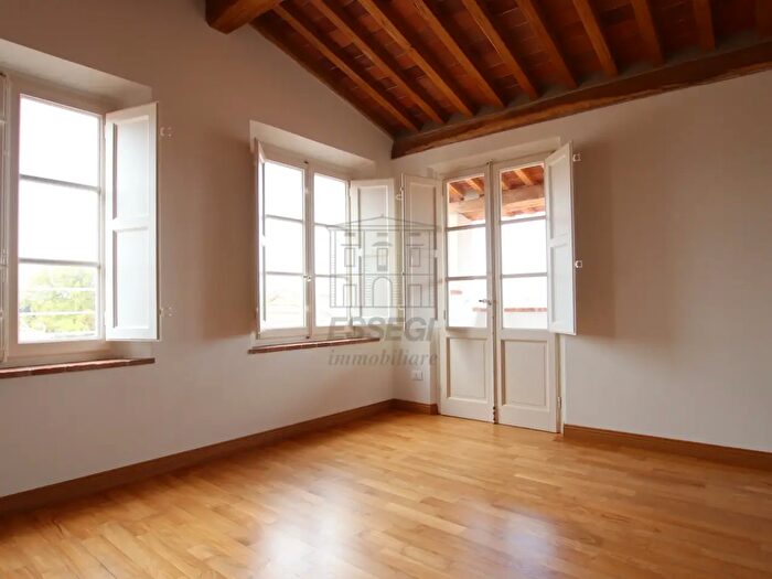 Appartamento con 12 locali in affitto in Piazza San Michele, Lucca