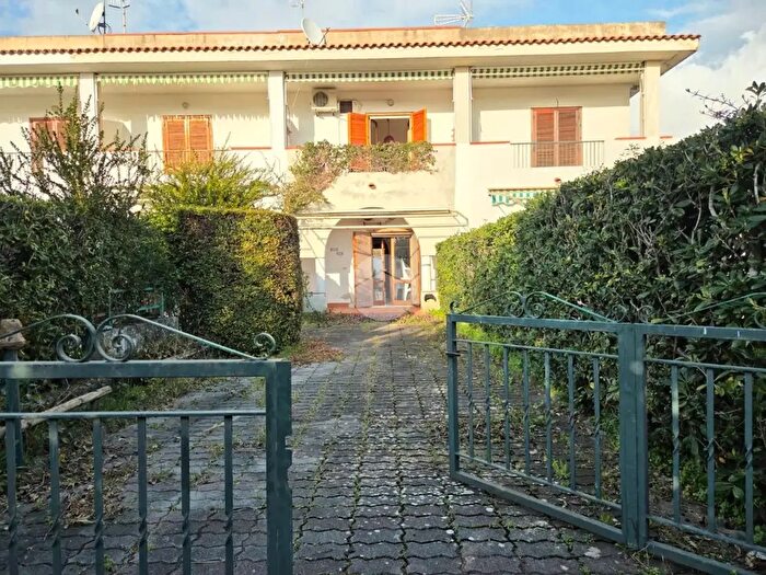 Casa trilocale in vendita in Via del Telegrafo, San Nicola Arcella