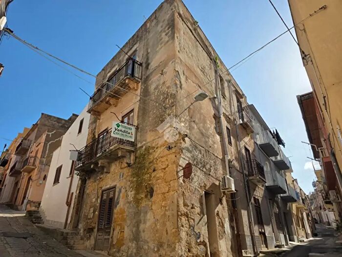 Casa con 8 locali in vendita in Via Aragona, Castellammare Del Golfo