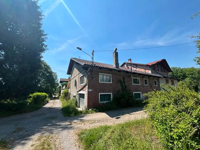 Casa quadrilocale in vendita in Strada Raviola, Bairo