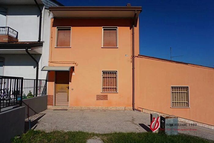 Casa con 5 locali in vendita in Via Giacomo Lleopradi, Oppeano