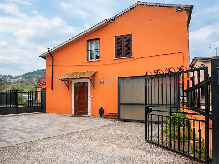 Casa con 5 locali in affitto in Via La Fiura, Alatri