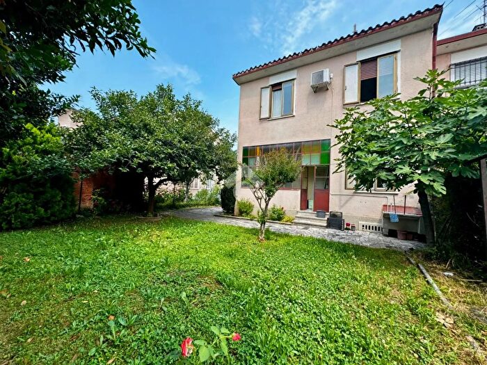 Casa quadrilocale in vendita in Viale Caduti del Lavoro, Brescia