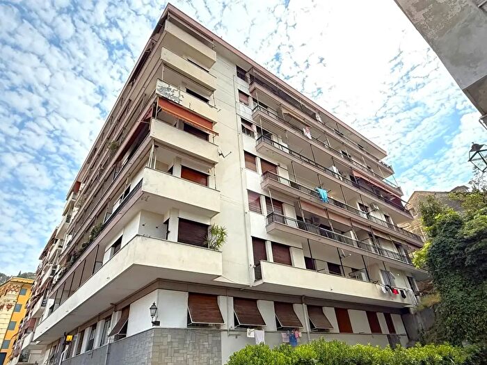 Appartamento quadrilocale in vendita in Via Capraia, Genova