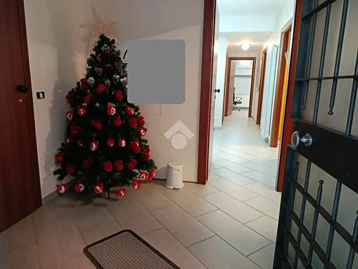 Casa con 10 locali in vendita in Viale Trento E Trieste, Alatri