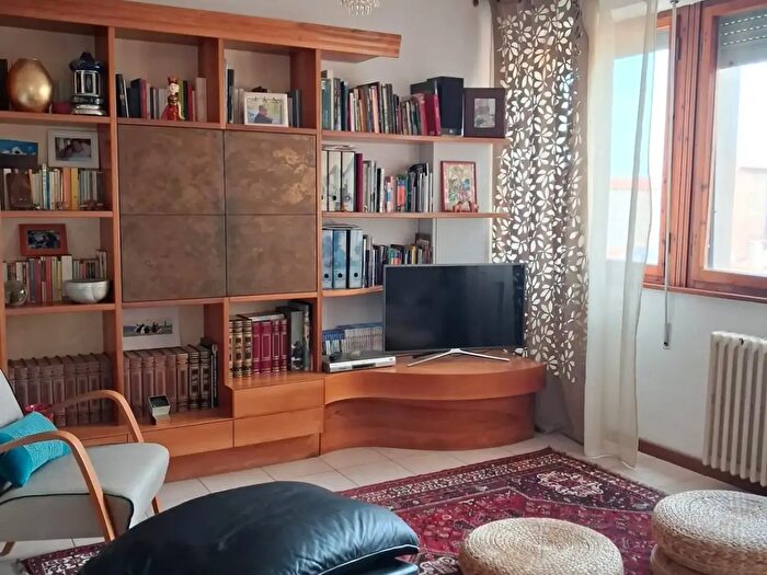Appartamento con 5 locali in vendita in Cascina