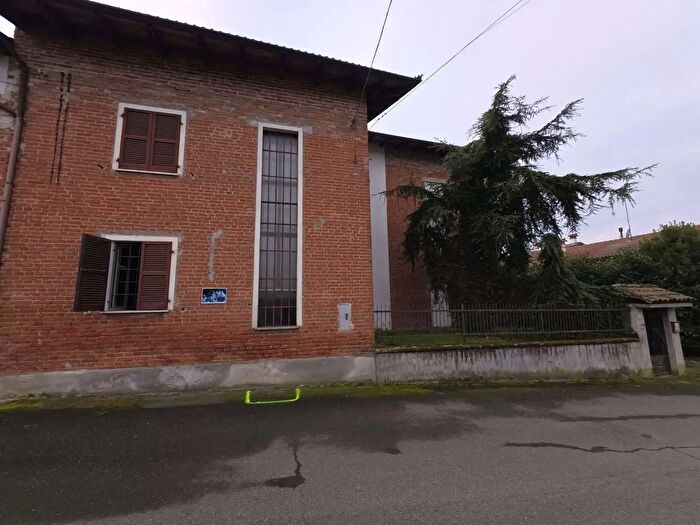 Casa con 11 locali in vendita in Via Fiume, Frascaro