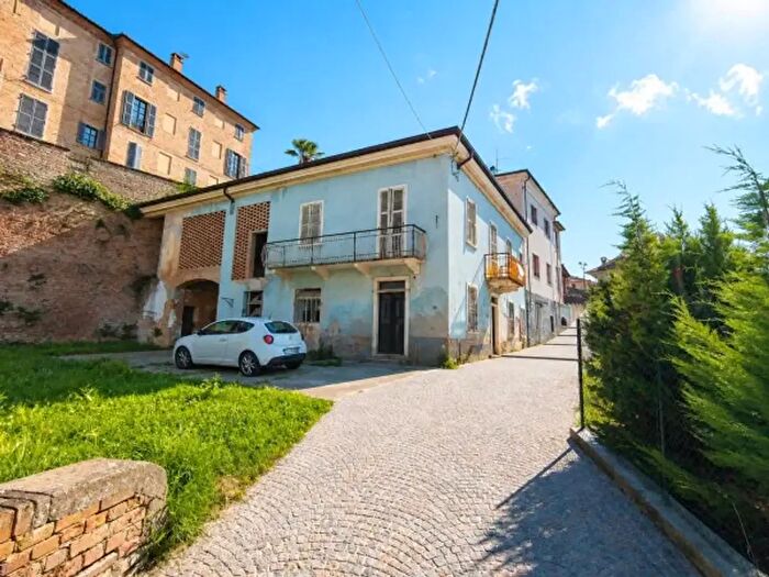 Casa quadrilocale in vendita in Via Benedetto Cairoli, Cossombrato