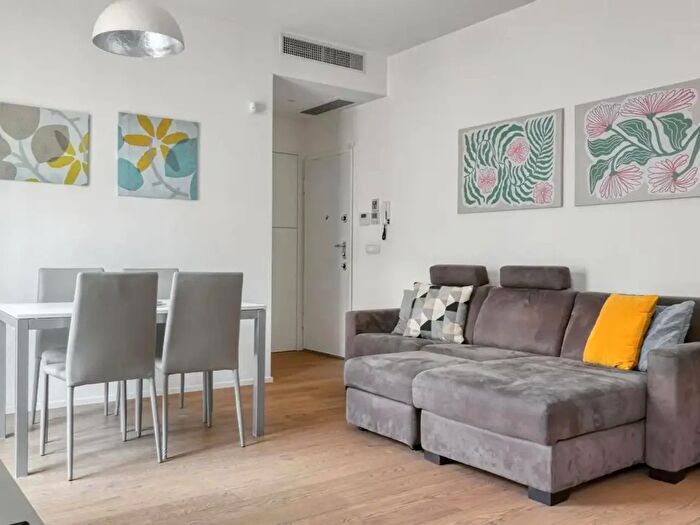 Appartamento trilocale in vendita in Via Tortona, Milano