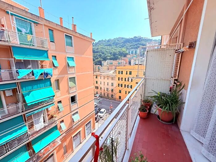 Appartamento bilocale in vendita in Via Posalunga, Genova
