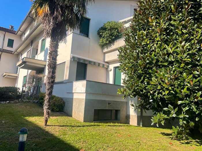 Appartamento trilocale in vendita in Via Carrera, Parabiago