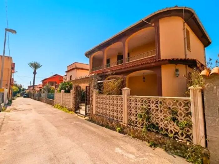 Casa con 6 locali in vendita in Via Maresciallo Mongiovì, Licata
