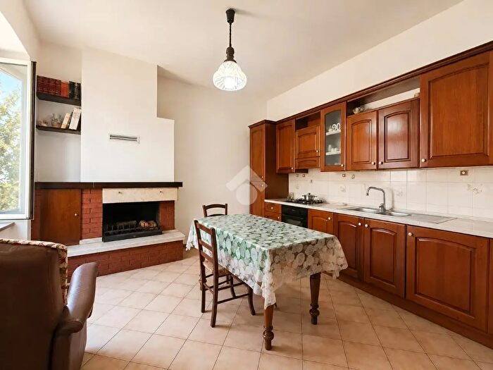 Casa con 6 locali in vendita in Via Terni, Orte