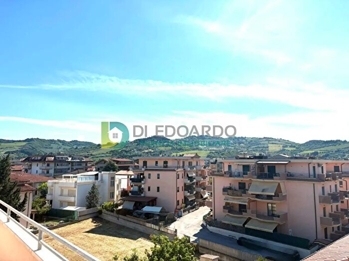 Appartamento con 6 locali in vendita in Via Roma, Martinsicuro