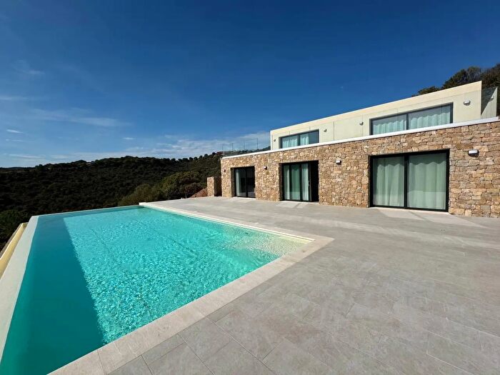Casa con 6 locali in vendita in Via Sole Ruiu Porto Rotondo, Olbia