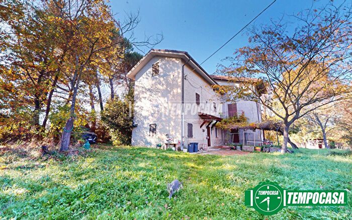 Casa con 5 locali in vendita in Strada Comunale Pianomoglie, Tagliolo Monferrato