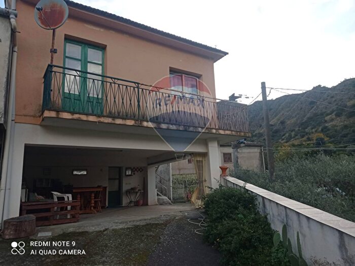 Casa con 5 locali in vendita in Via Ficarazzi, Castiglione Di Sicilia