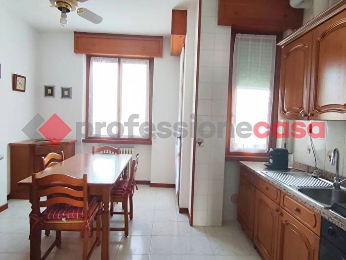 Appartamento con 5 locali in affitto in VIA LIVIGNO, Dergano, Milano