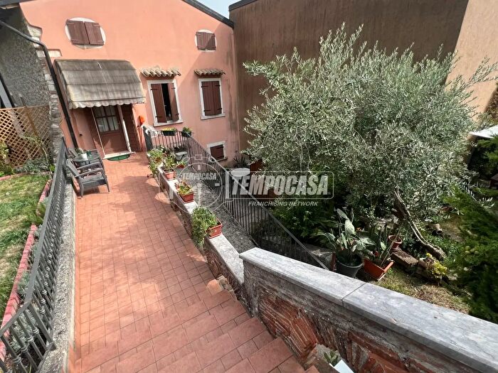 Casa trilocale in vendita in Via Roma, Cavaion Veronese