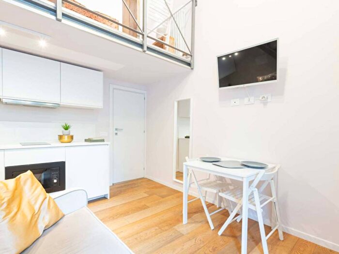 Appartamento bilocale in affitto in Via Rovereto, Rovereto, Milano