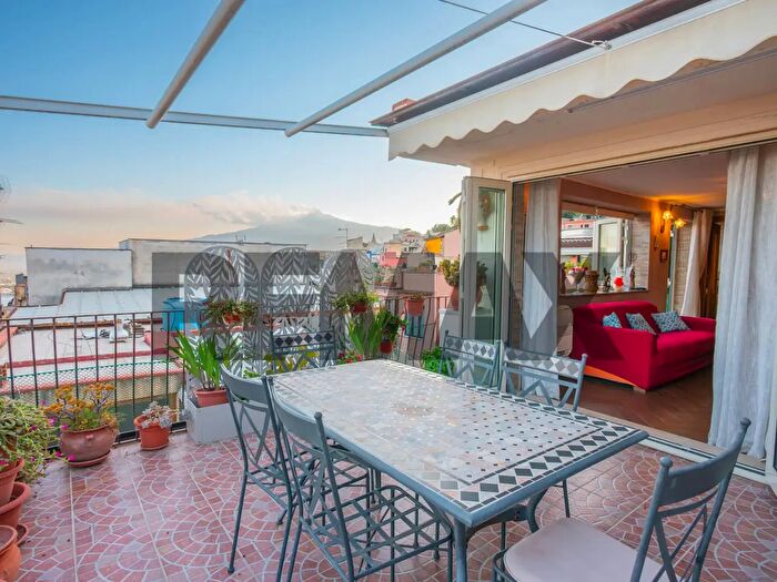 Appartamento con 5 locali in vendita in Via Timoleone, Taormina