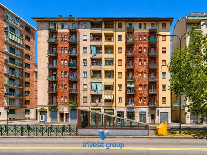 Appartamento trilocale in vendita in Corso Grosseto, Torino