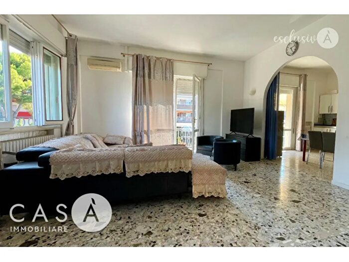 Appartamento con 5 locali in vendita in Viale Noli, Riccione